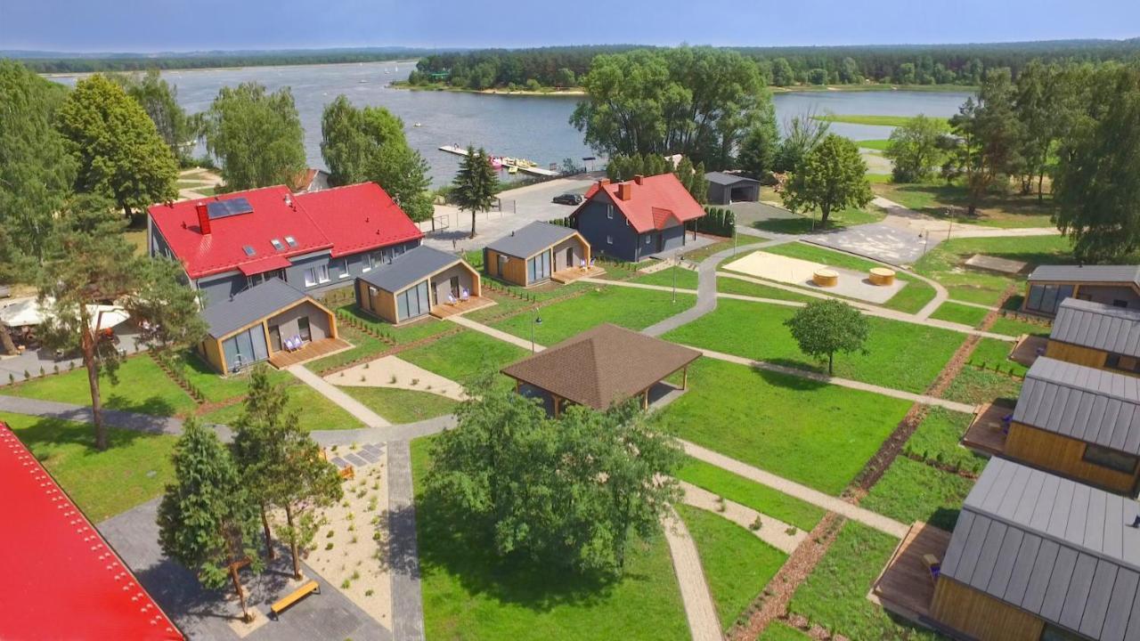 ホテル Jurajska Przystan Jastrząb エクステリア 写真
